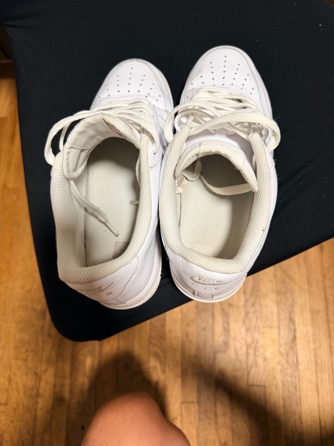 Nike Air Force 1 '07 Low Size 9 White Leather Sneakers Shoes 6