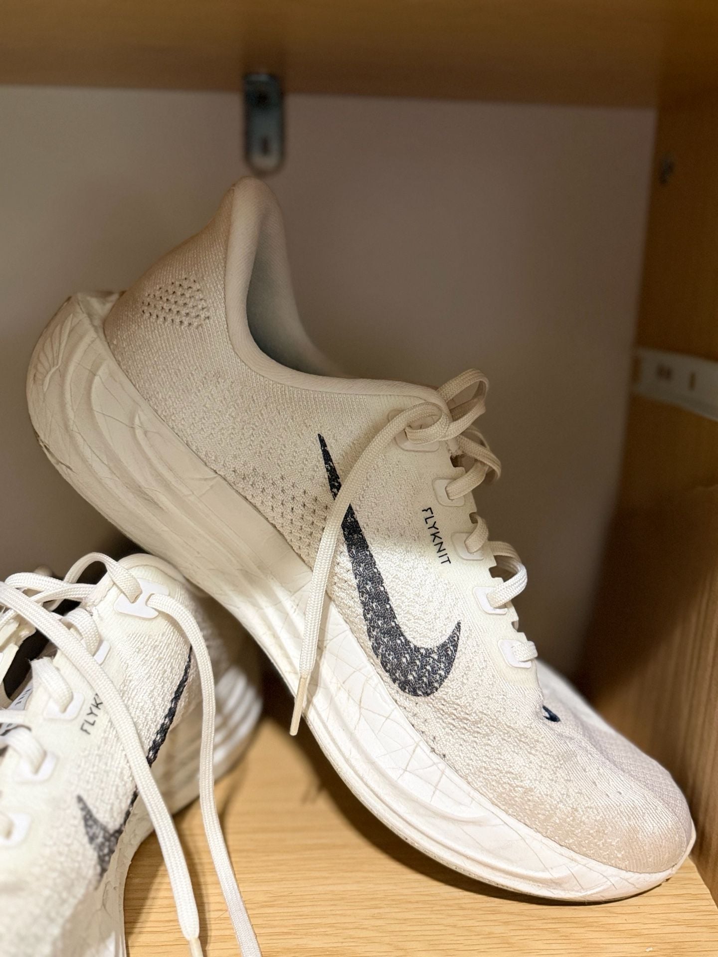 Nike Pegasus Plus Size 10.5 White ZoomX Flyknit Running Shoes 7