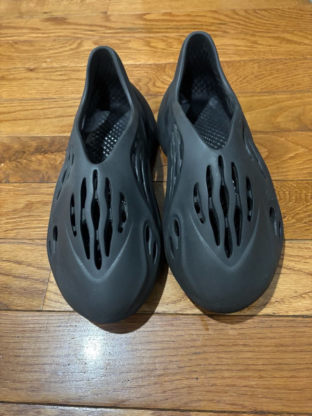 Adidas Yeezy Foam Runner Slip on Size 11 Onyx 2