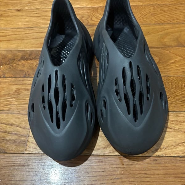 Adidas Yeezy Foam Runner Slip on Size 11 Onyx