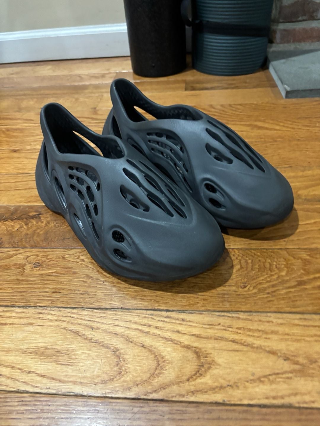 Adidas Yeezy Foam Runner Slip on Size 11 Onyx 3