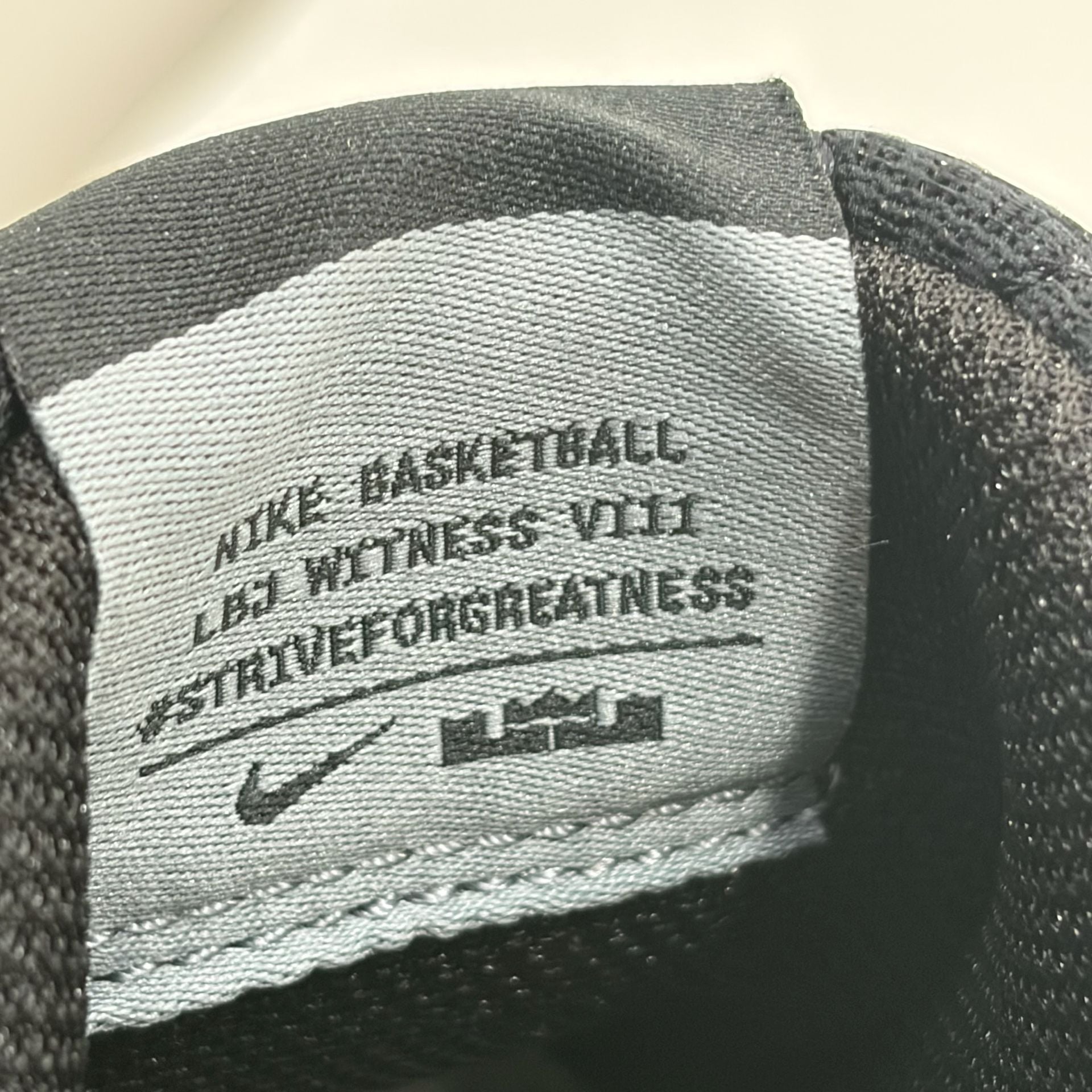 Nike LeBron Witness 8 Size 9 Cool Grey Black Basketball Shoes 9