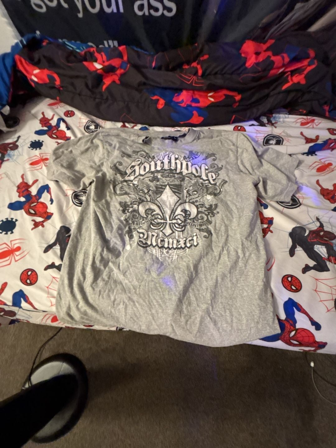 Southpole Graphic T-Shirt Size L Gray Y2K Fleur-de-lis 2