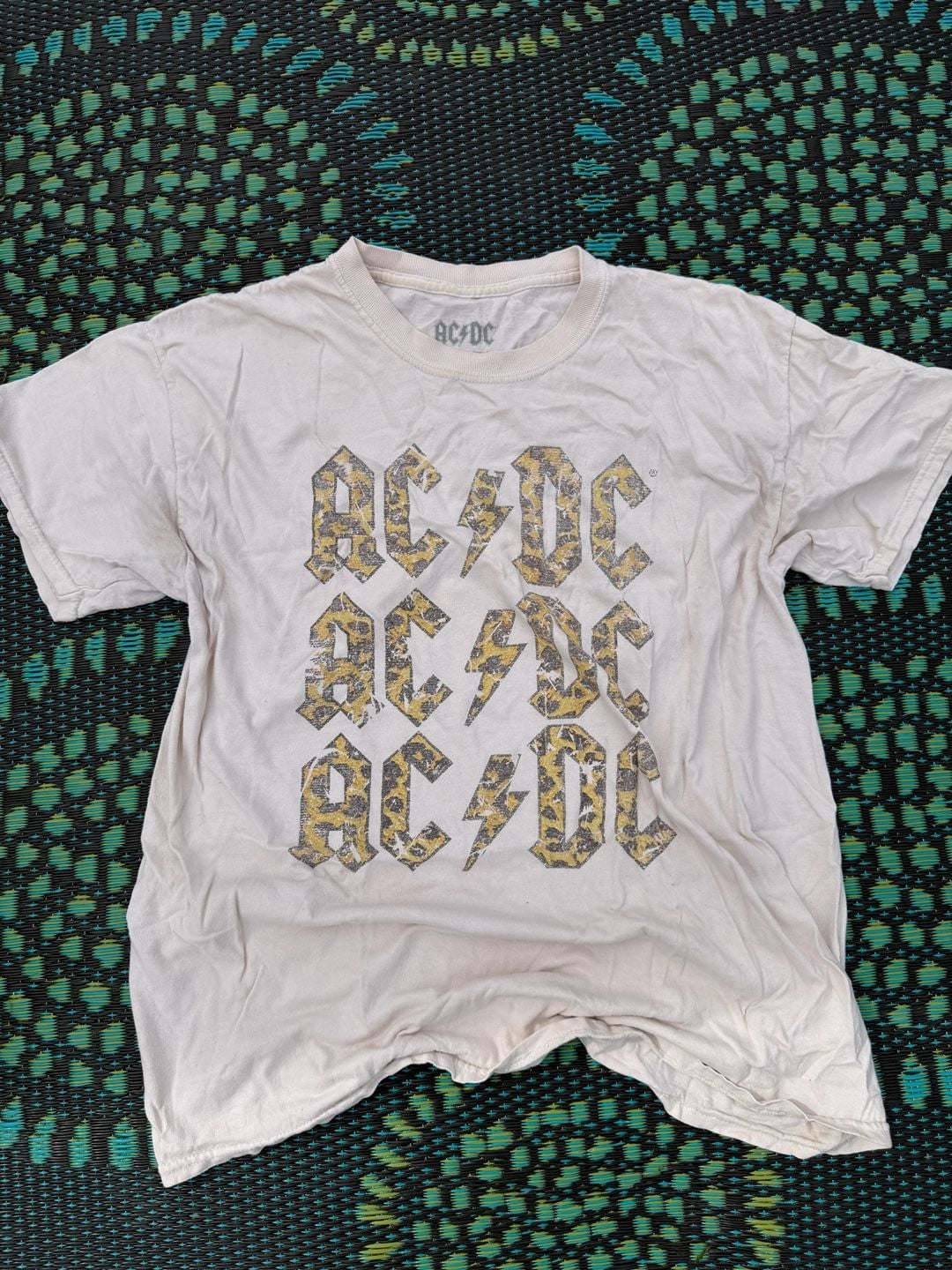 AC/DC Animal Print T-Shirt Size M/L Cream Short Sleeve Rock Band 3