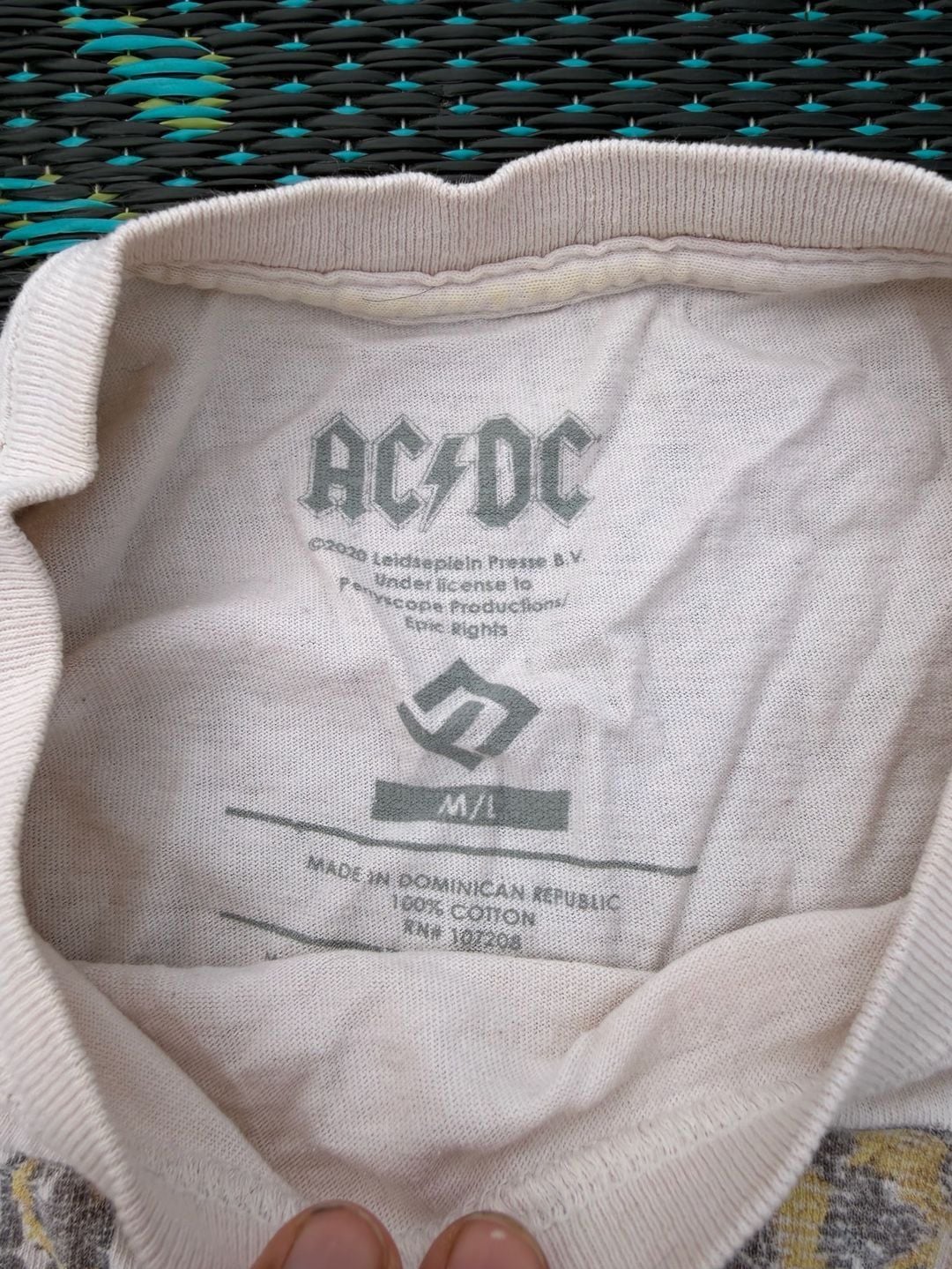 AC/DC Animal Print T-Shirt Size M/L Cream Short Sleeve Rock Band 4