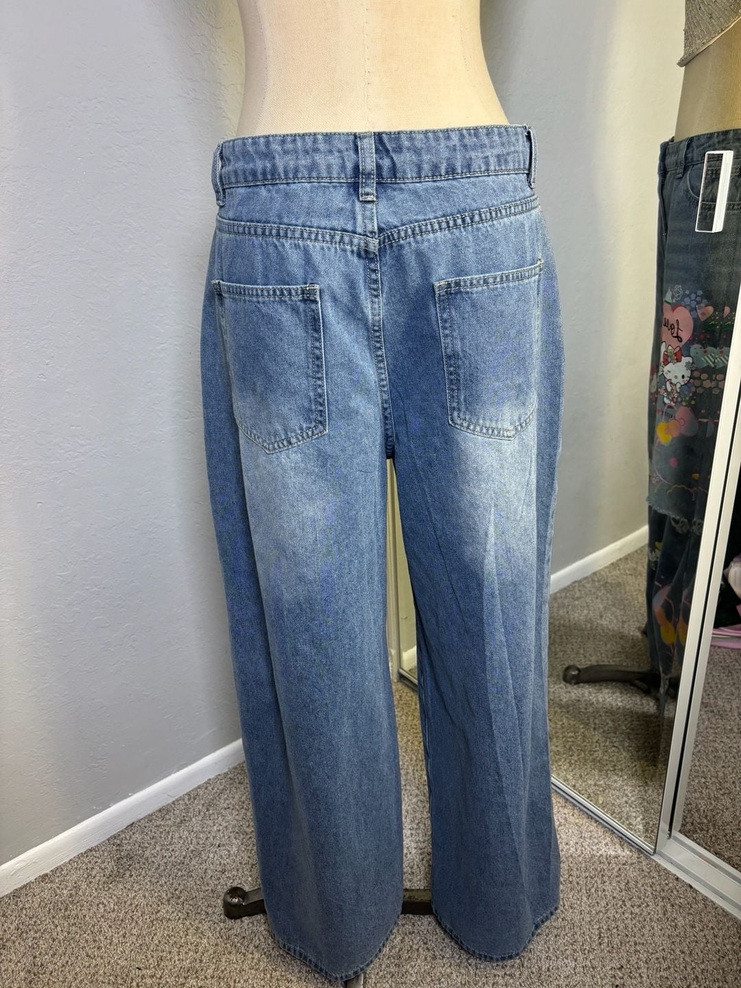 Denim blue/Hello Kitty Charm-detail wide-leg jeans 8