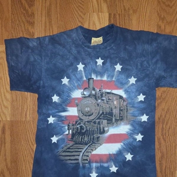 The Mountain American Steel Locomotive Train Size M Tie Dye T-Shirt