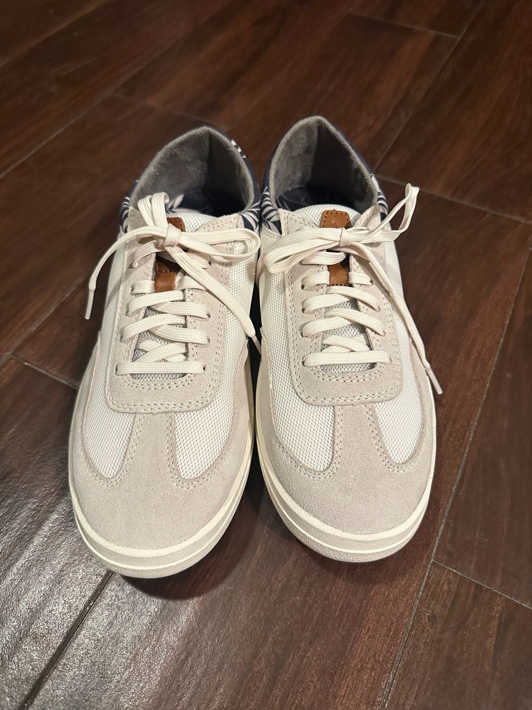 NEW OluKai Punini Court Sneaker Ash Off White Aloha Size 8 7