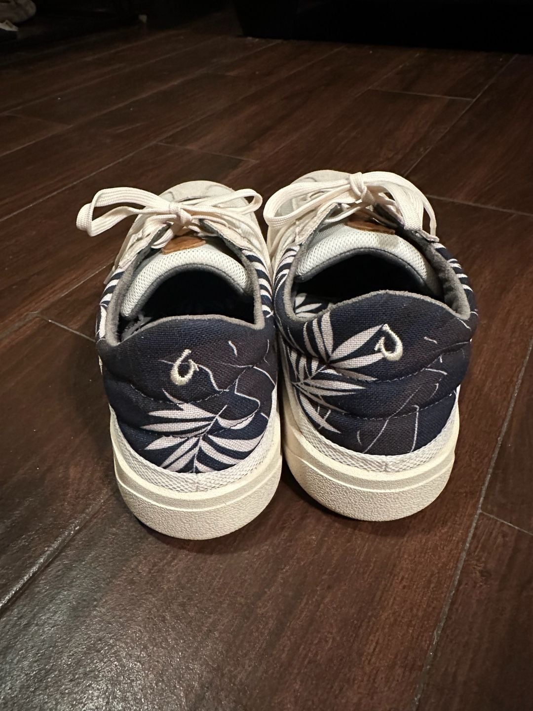 NEW OluKai Punini Court Sneaker Ash Off White Aloha Size 8 8
