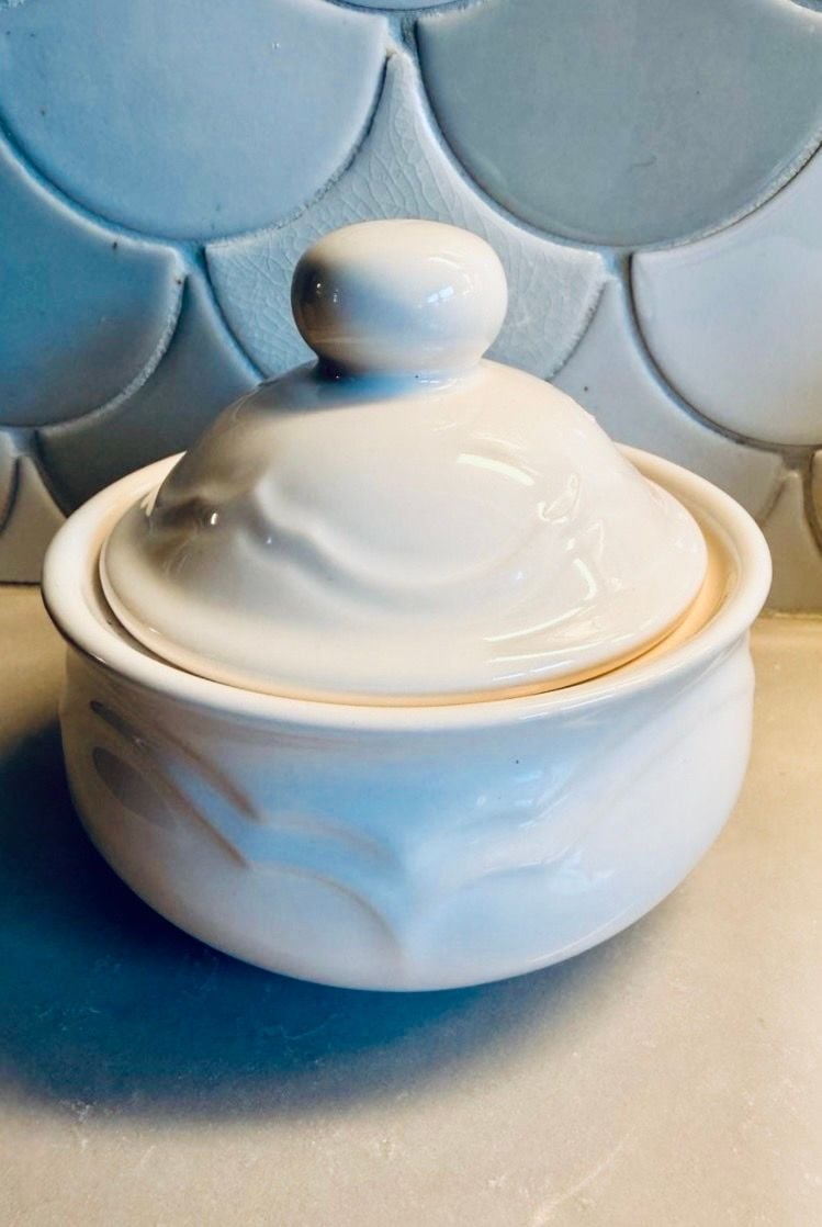 Pfaltzgraff Heirloom Cream White Stoneware Lidded Sugar Bowl 1