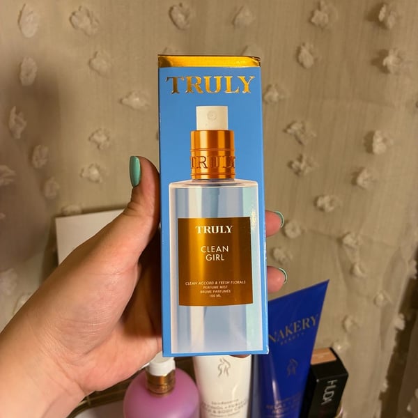 Truly Clean Girl Perfume Mist 100 mL