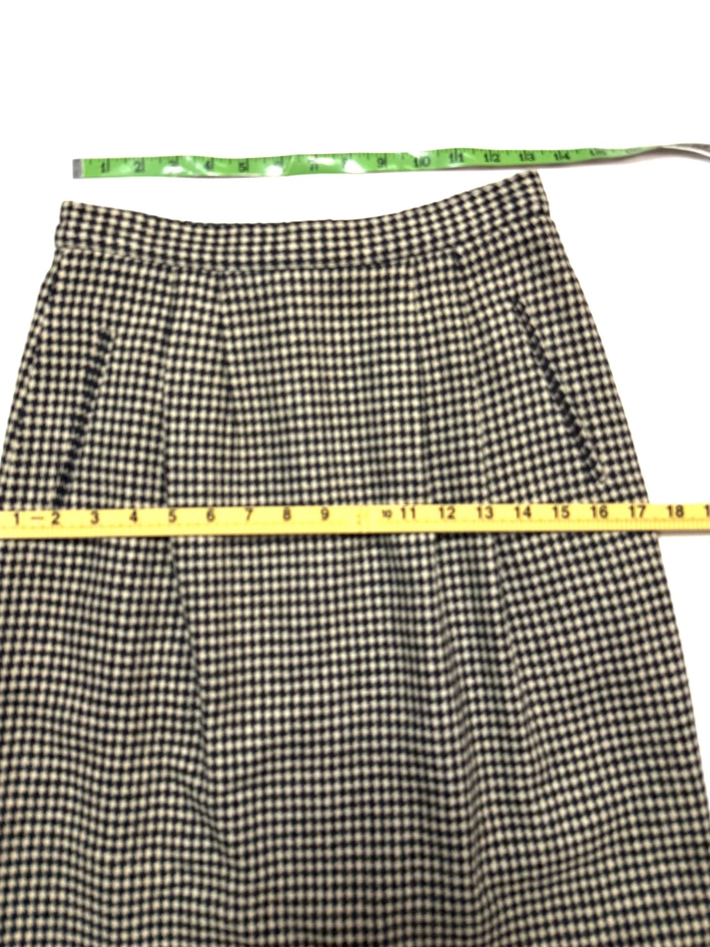 Vintage Country Suburbans Women's Skirt 6 Old Money Dark Academia Preppy Heritage Quiet Luxury Houndstooth Wool Pencil Midi Black Cream High Waist Lined Pockets Back Vent Made in USA 4