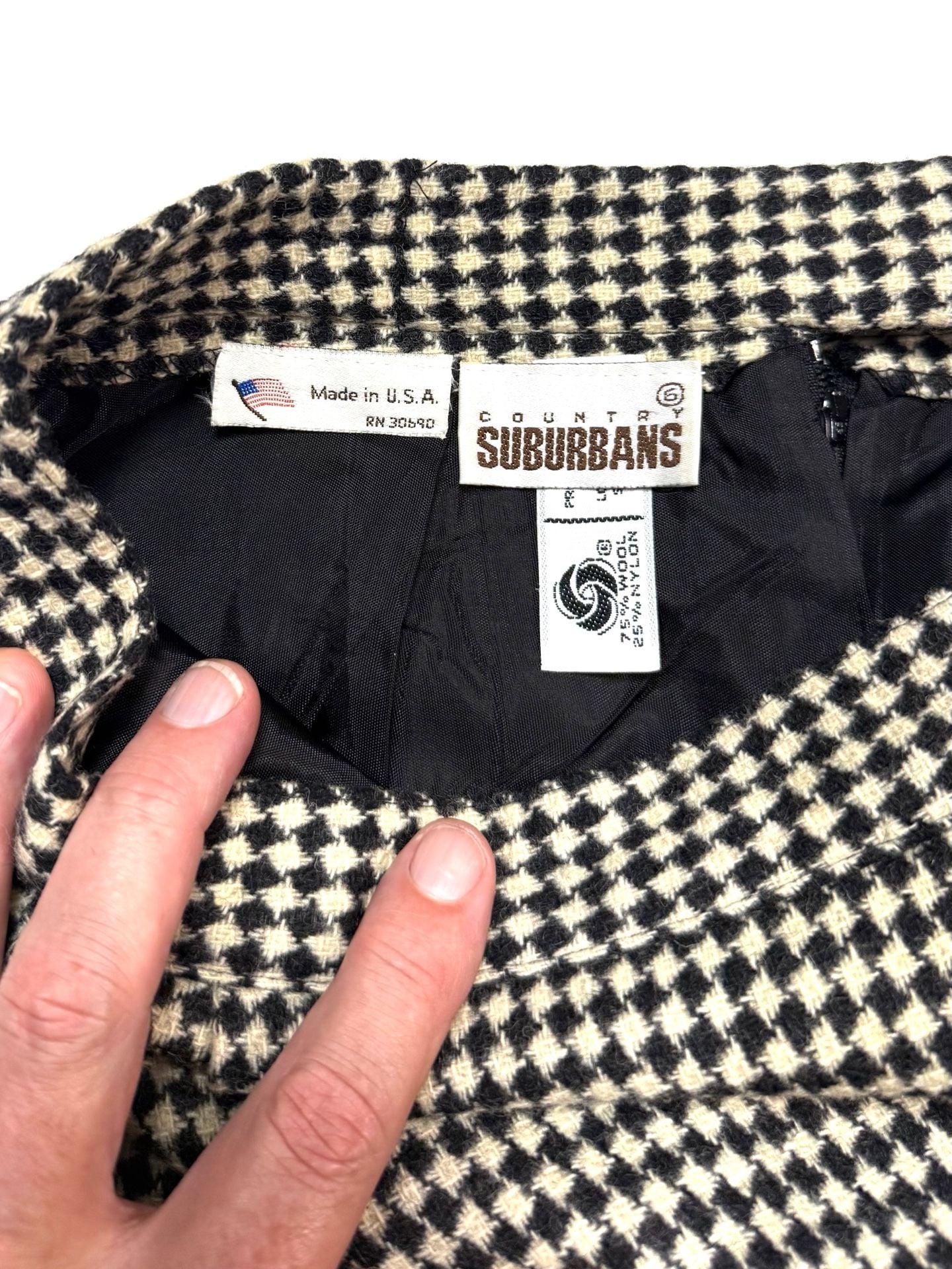 Vintage Country Suburbans Women's Skirt 6 Old Money Dark Academia Preppy Heritage Quiet Luxury Houndstooth Wool Pencil Midi Black Cream High Waist Lined Pockets Back Vent Made in USA 5