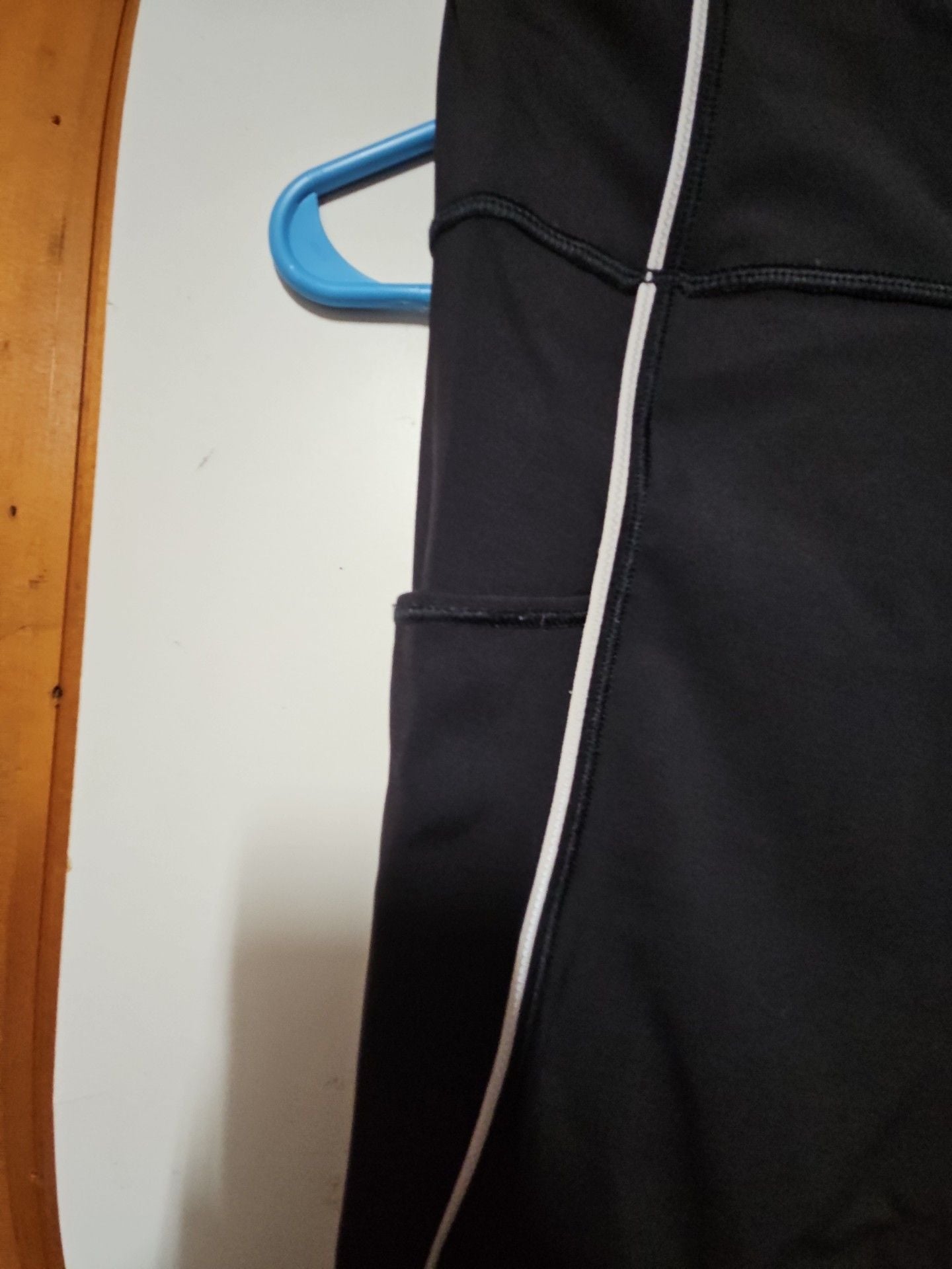 (249) Athleta 7/8 Tight Size XS Black 4