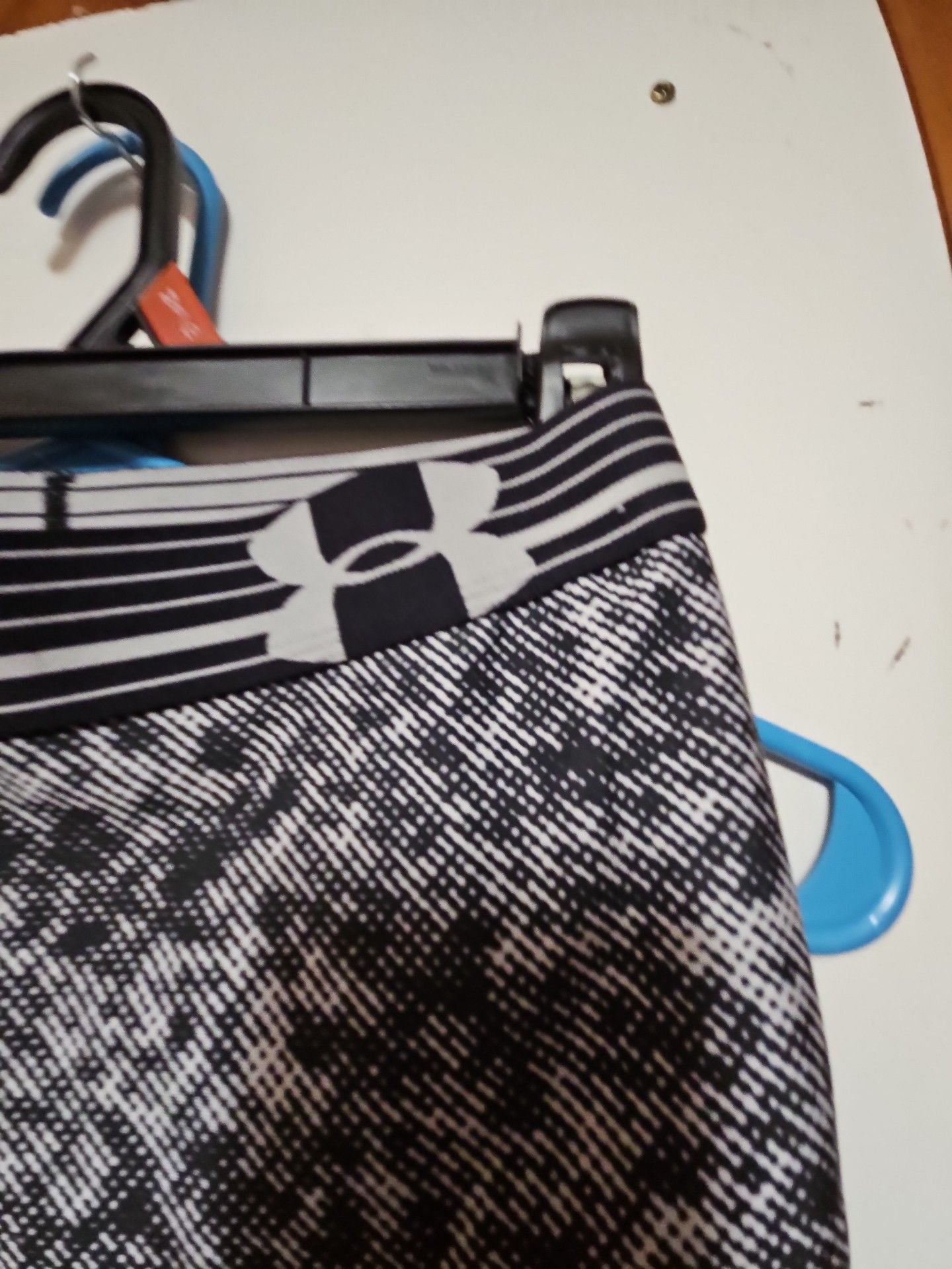 (251) Under Armour Shorts Size S 4