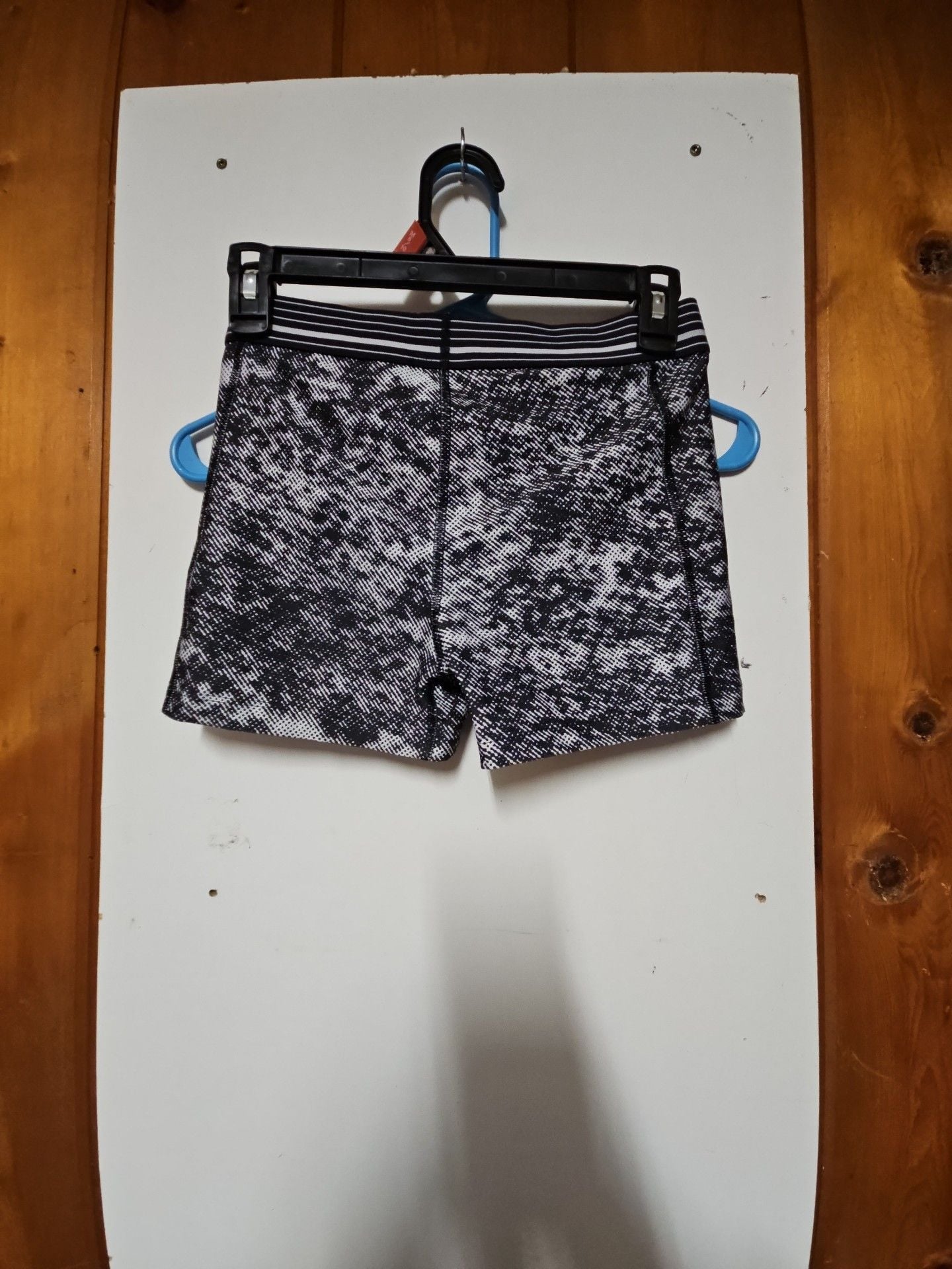 (251) Under Armour Shorts Size S 6