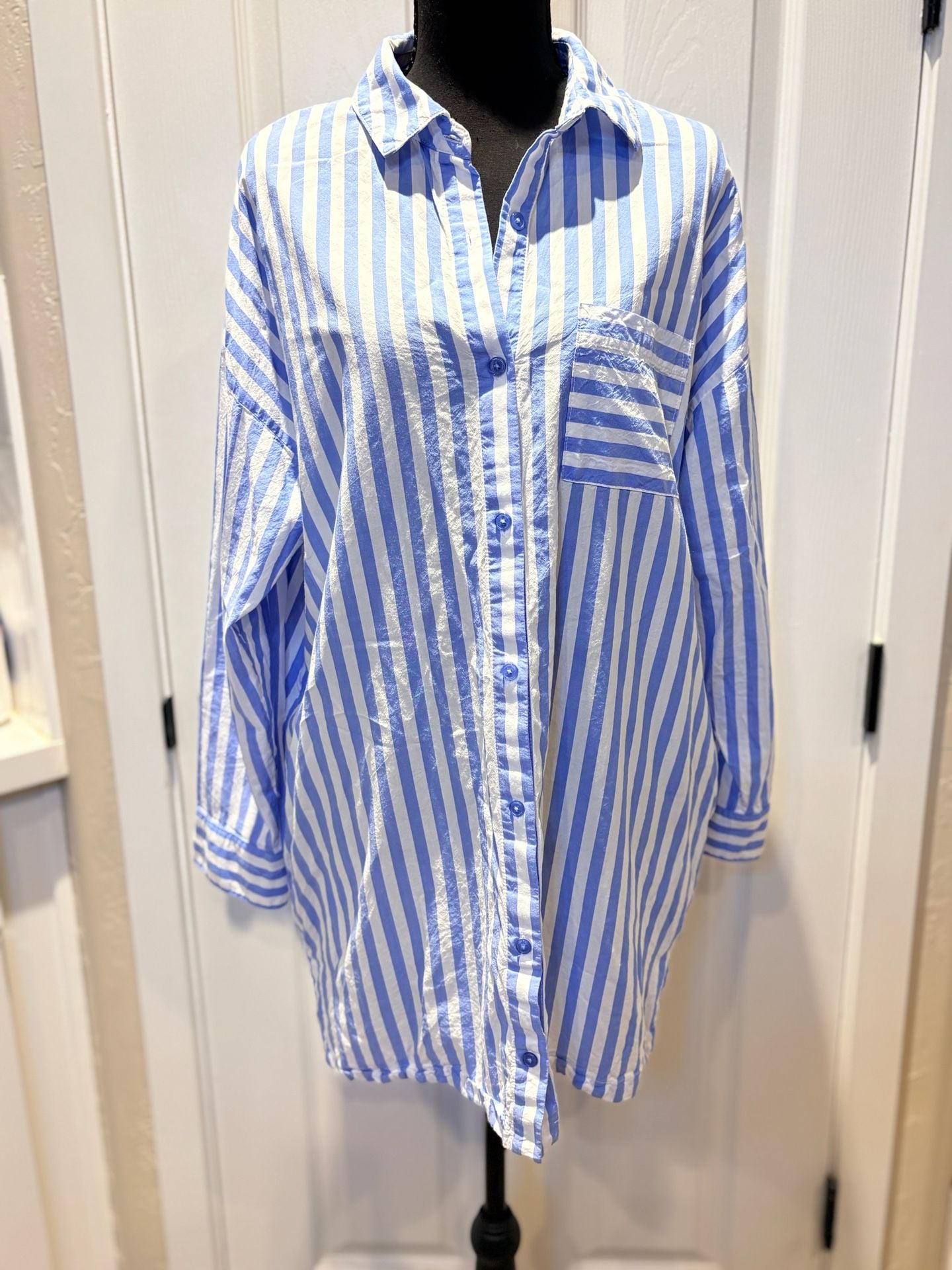 Joyspun Woven Long Sleeve Button Front Sleepshirt Size M Blue Striped (173) 2