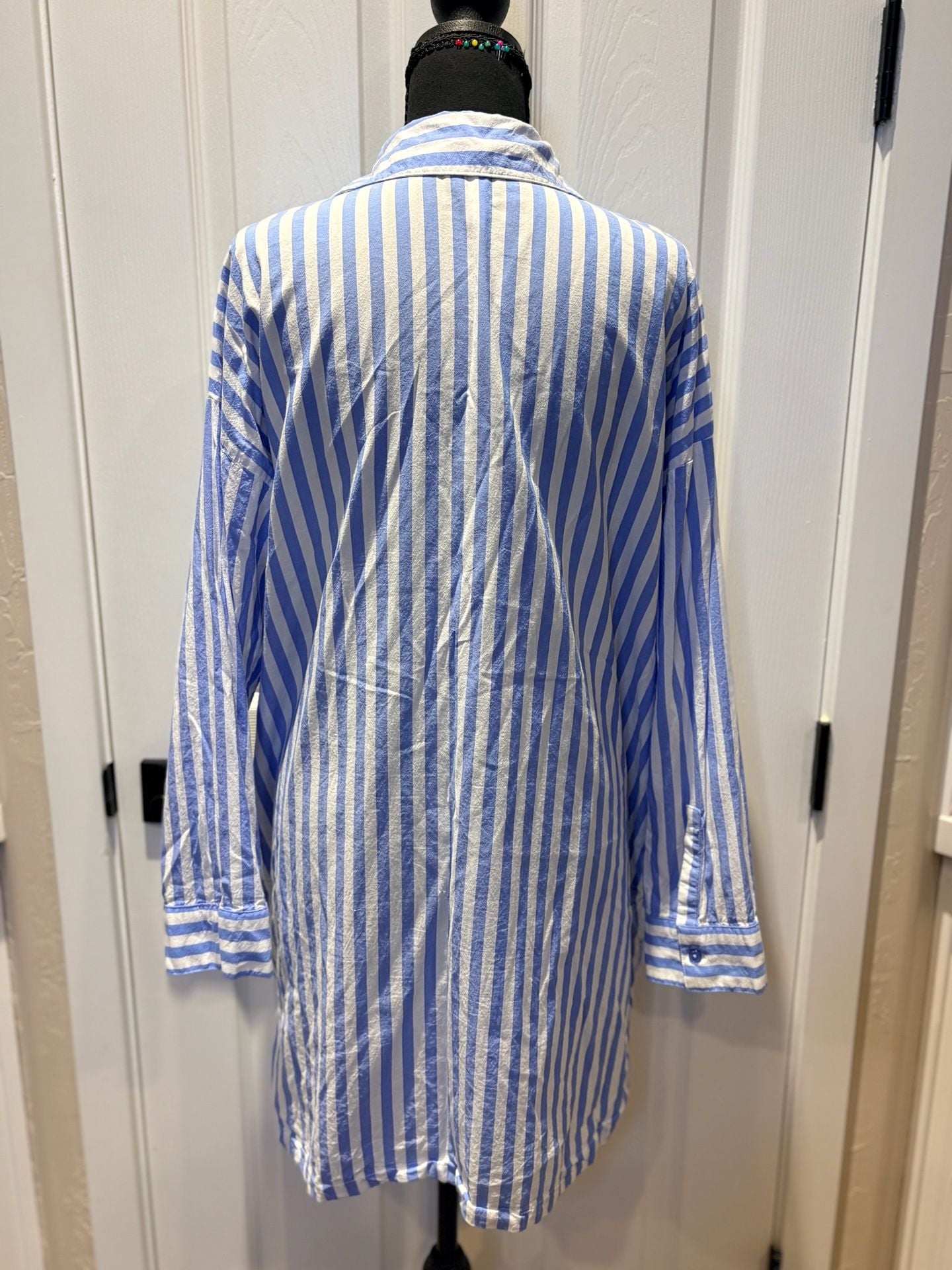 Joyspun Woven Long Sleeve Button Front Sleepshirt Size M Blue Striped (173) 3