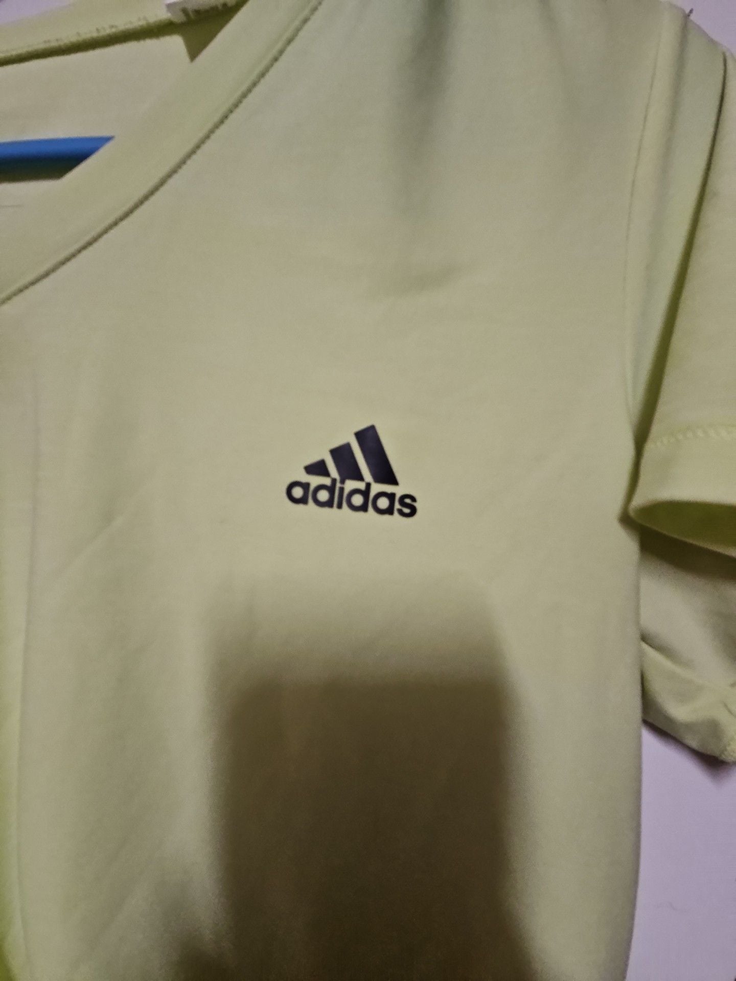 (544) Adidas V Neck T-Shirt Size S Lime 3