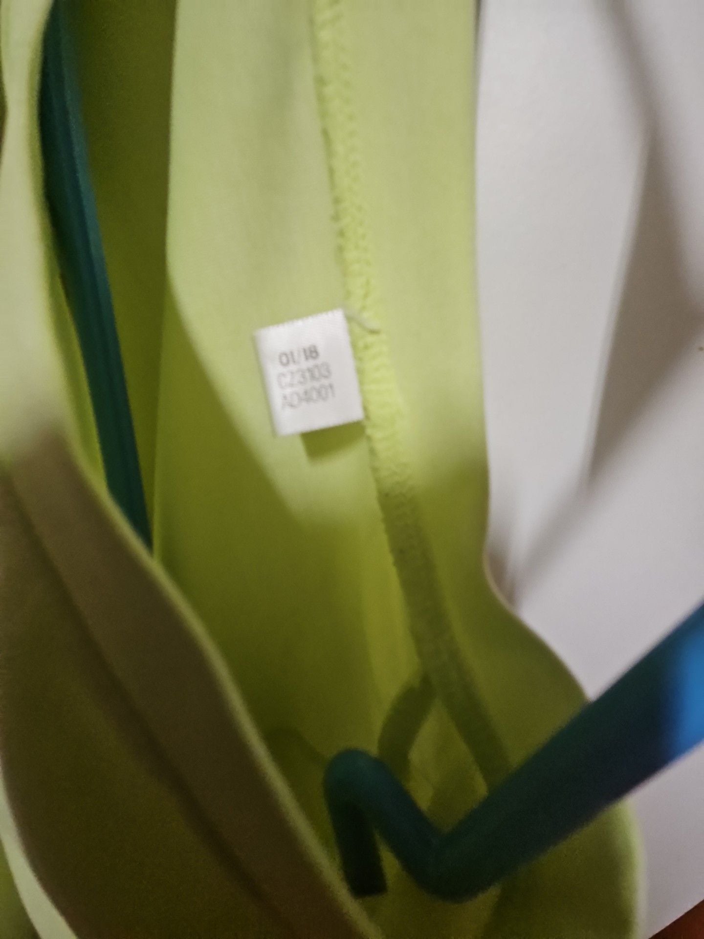 (544) Adidas V Neck T-Shirt Size S Lime 5