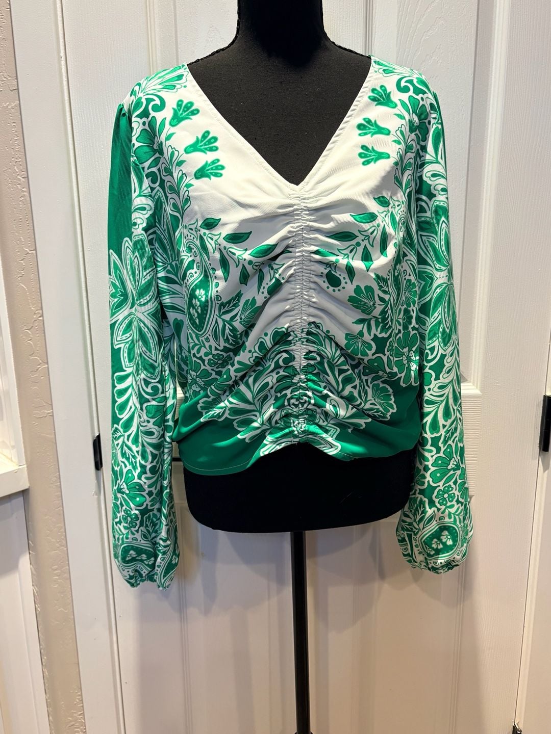 Intempo Blouse Size L Green White Floral Print Top (174) 2