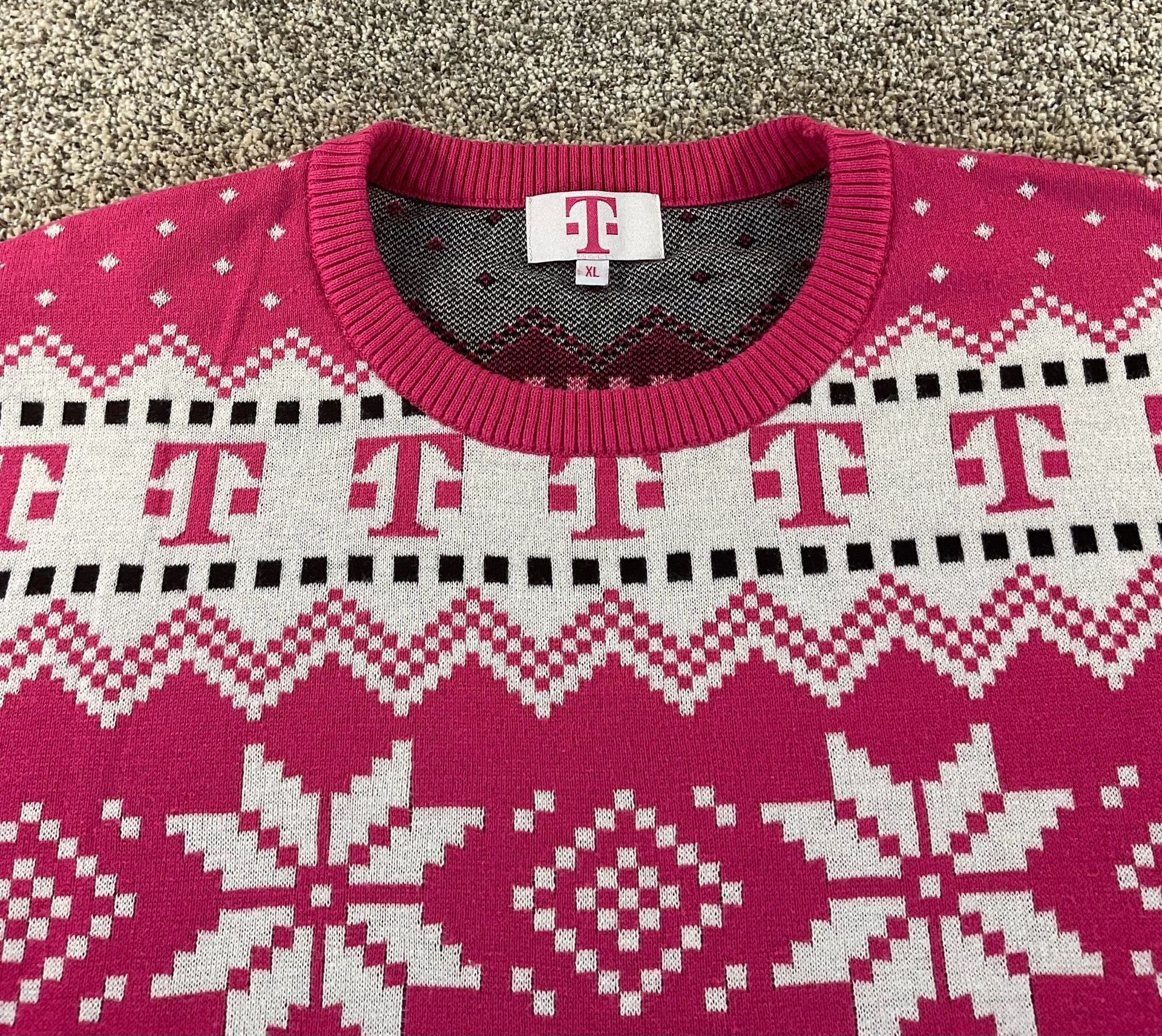 T-Mobile Pink Y2K Christmas Crop Knit Sweatshirt VERY NICE! Size XL 5