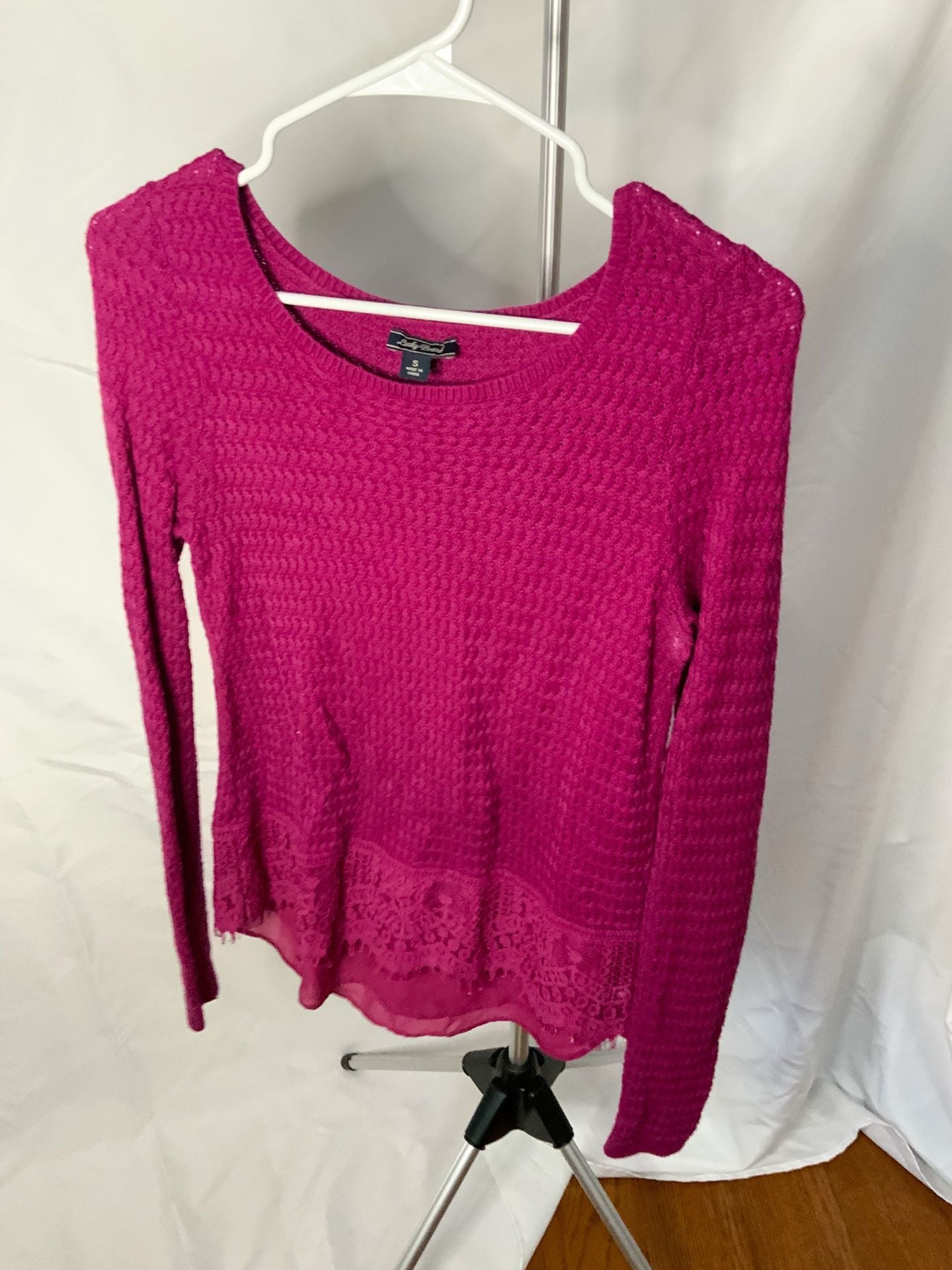Lucky Brand Pullover Sweater Women’s Size S Magenta Knit Lace Hem 2