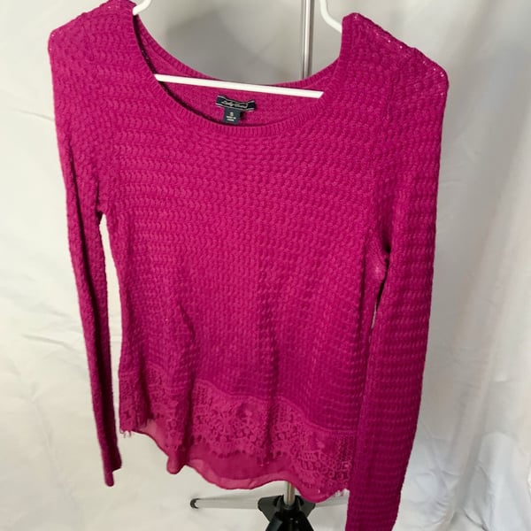 Lucky Brand Pullover Sweater Women’s Size S Magenta Knit Lace Hem