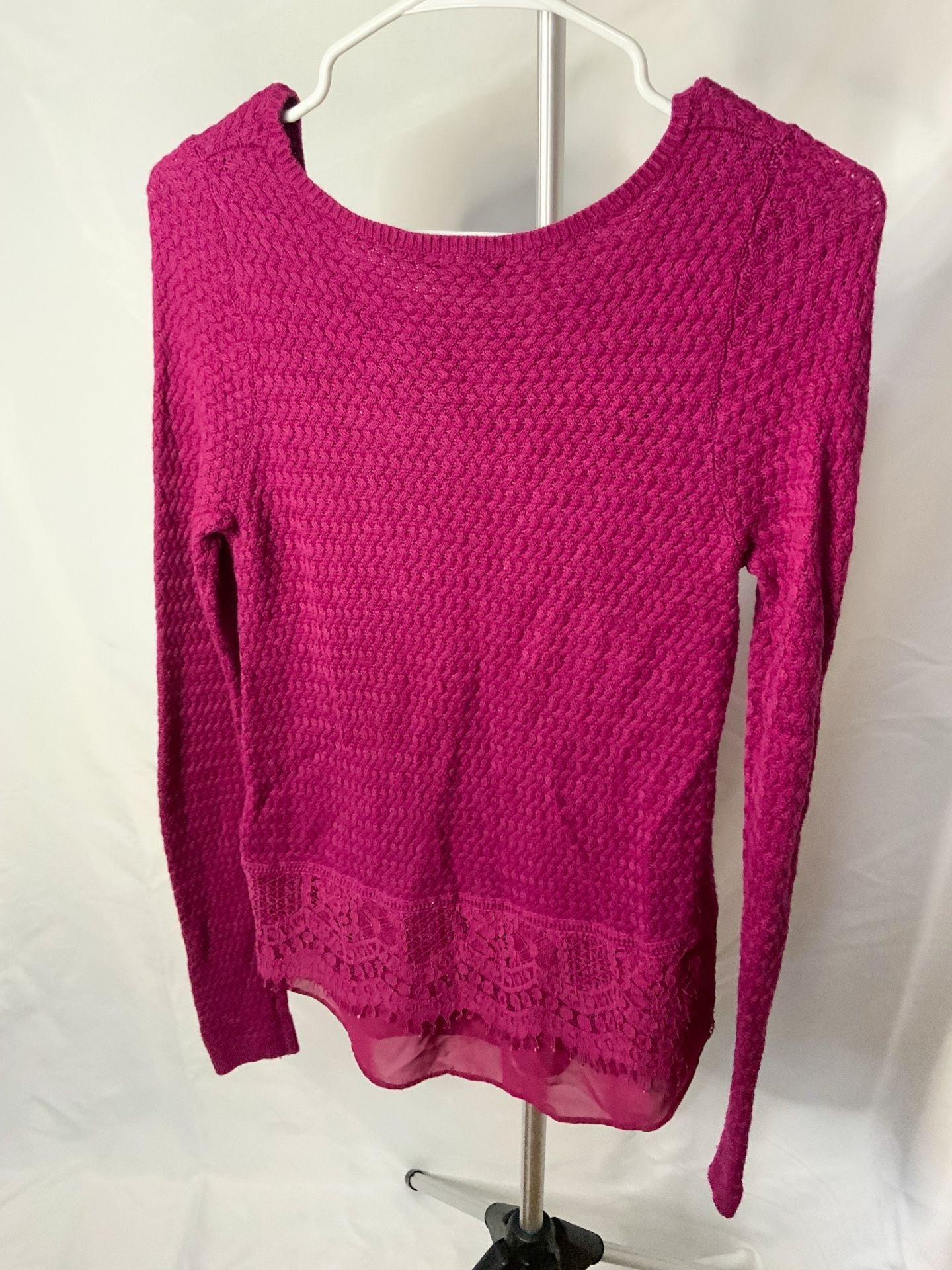 Lucky Brand Pullover Sweater Women’s Size S Magenta Knit Lace Hem 3