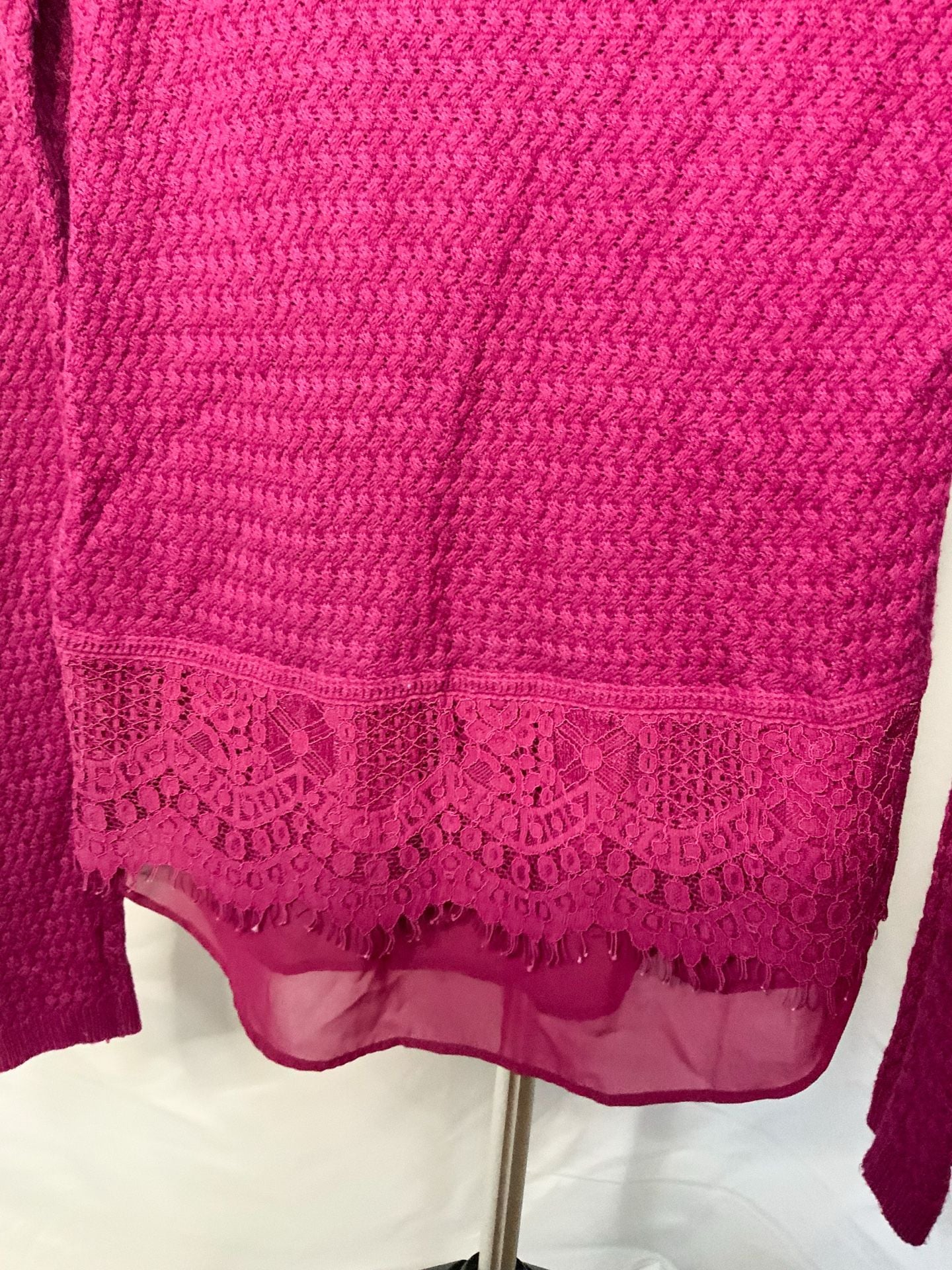 Lucky Brand Pullover Sweater Women’s Size S Magenta Knit Lace Hem 4
