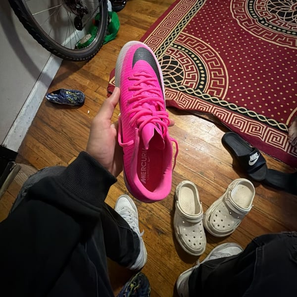 Mercurial Vapor 17 Academy Indoor/Court Low-Top Soccer Shoes. Nike.com,