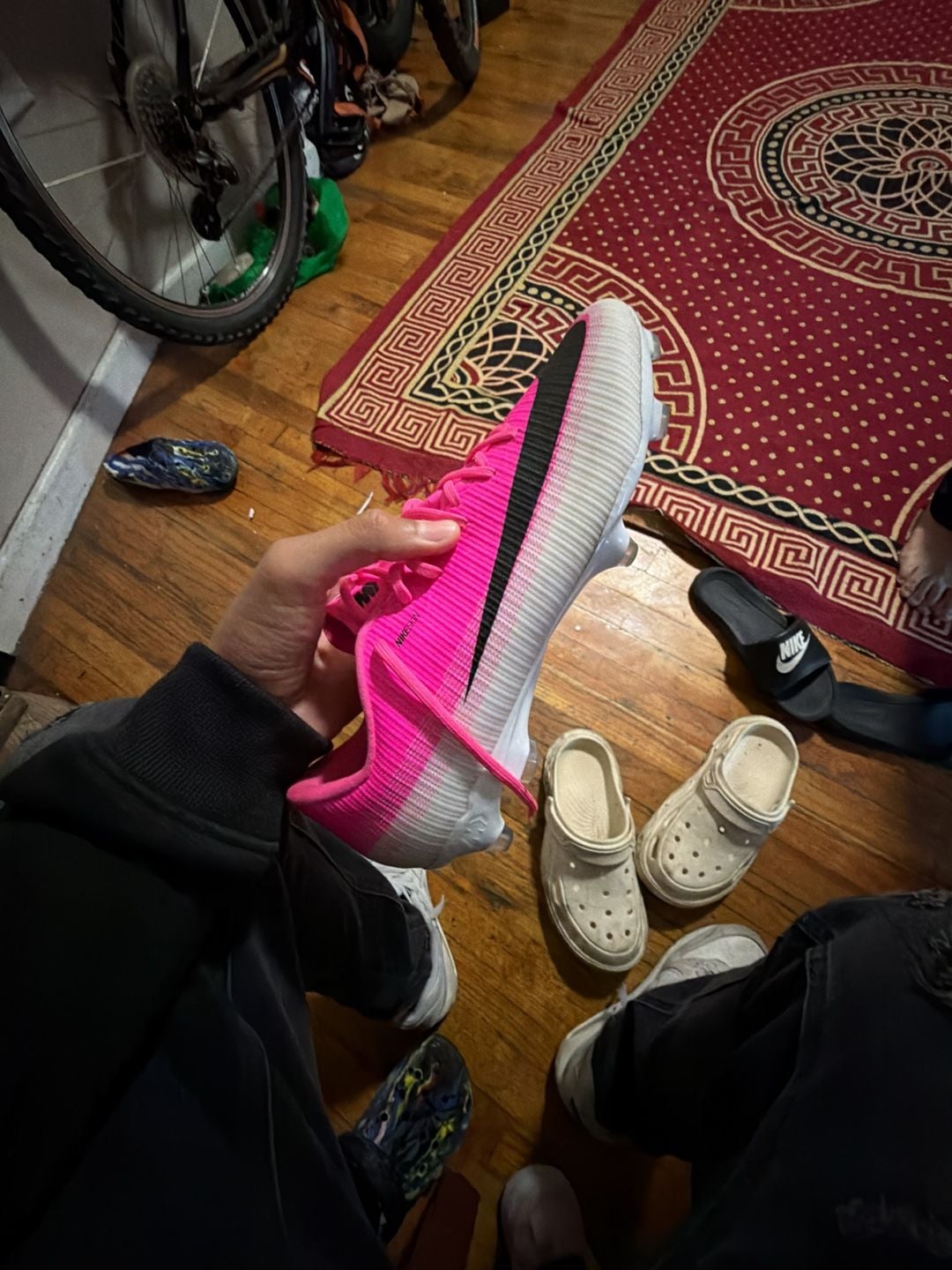 Mercurial Vapor 17 Academy Indoor/Court Low-Top Soccer Shoes. Nike.com, 3