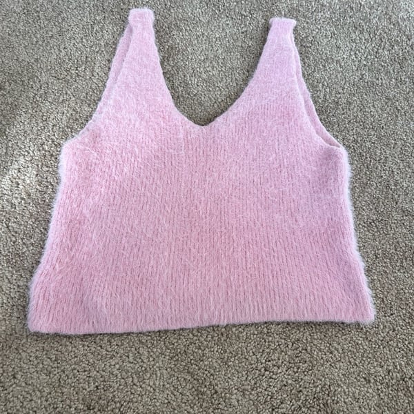 Iris Fuzzy Sweater Tank Size L Pink V-Neck Eyelash Knit Cropped Top