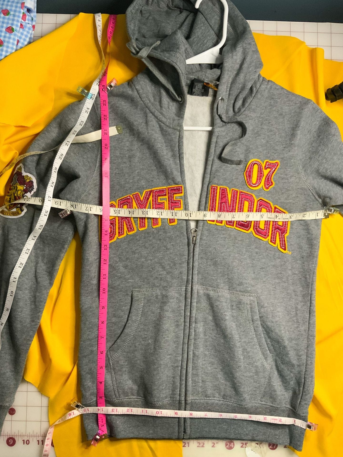 Warner Brother’s Tour Harry Potter Gryffindor Zip Hoodie Women’s Size S 8