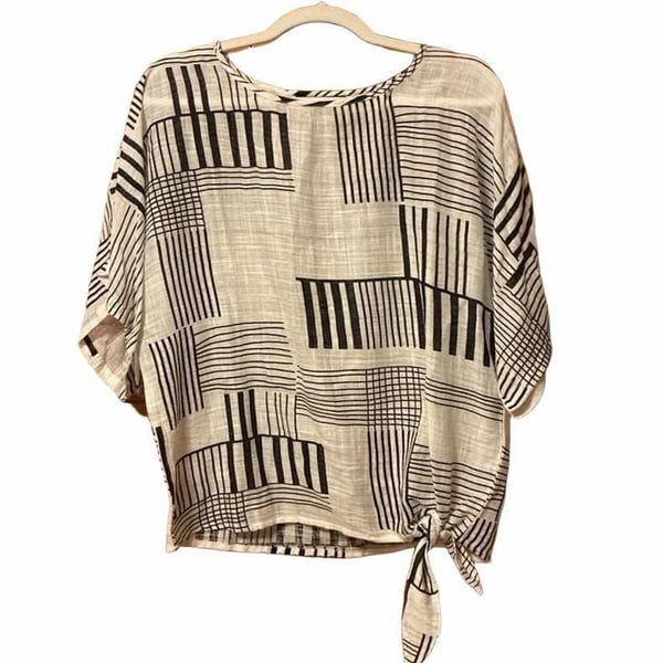 Charlie B Blouse Size M Black White Geometric Print Tie Hem Top