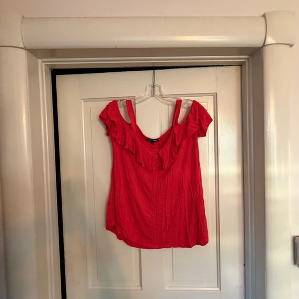 Cable & Gauge Cold Shoulder Blouse Size M Red Ruffle Viscose Spandex