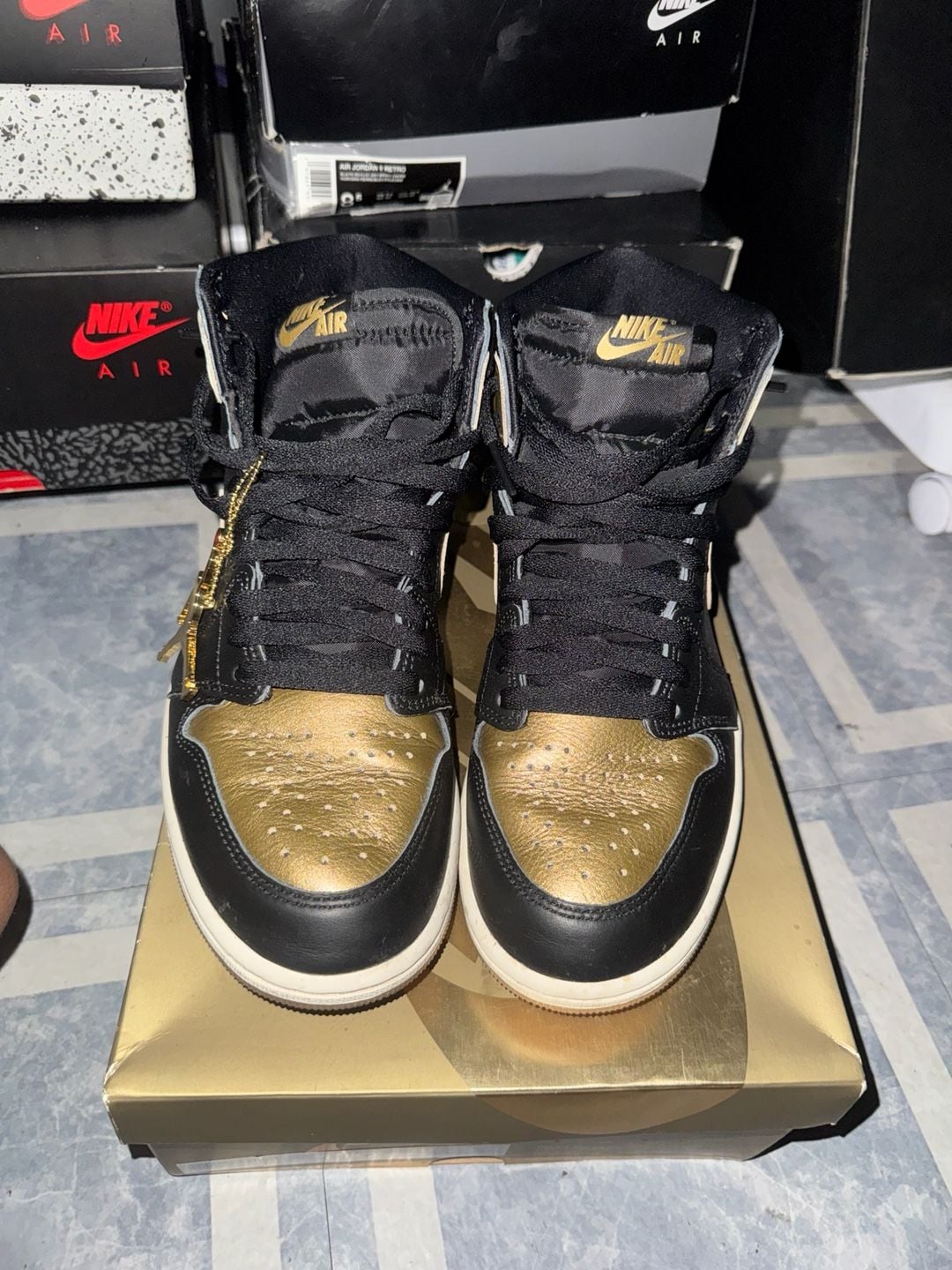 Nike Air Jordan 1 Retro High OG Metallic Gold 2