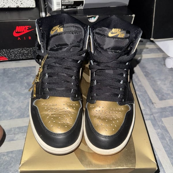Nike Air Jordan 1 Retro High OG Metallic Gold