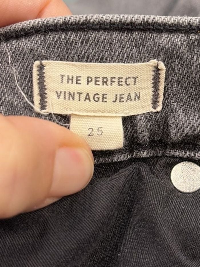 Madewell The Perfect Vintage Jean Size 25 Black Washed Raw Hem 7