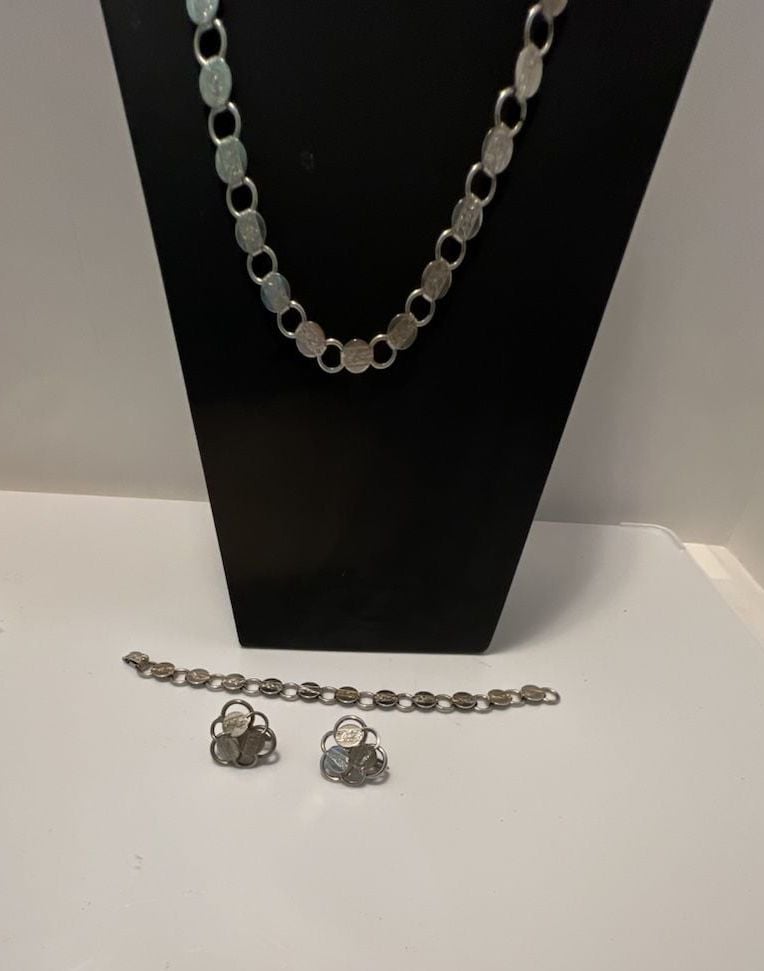 Sarah Coventry Young & Gay Necklace Bracelet Earrings Set Silver Tone 2