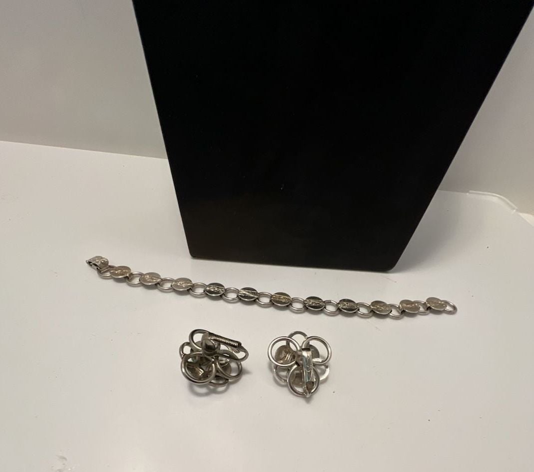 Sarah Coventry Young & Gay Necklace Bracelet Earrings Set Silver Tone 3