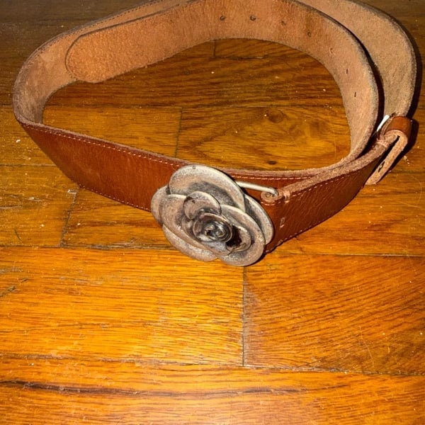 American Eagle Outfitters Rose Buckle Leather Belt Size L Brown