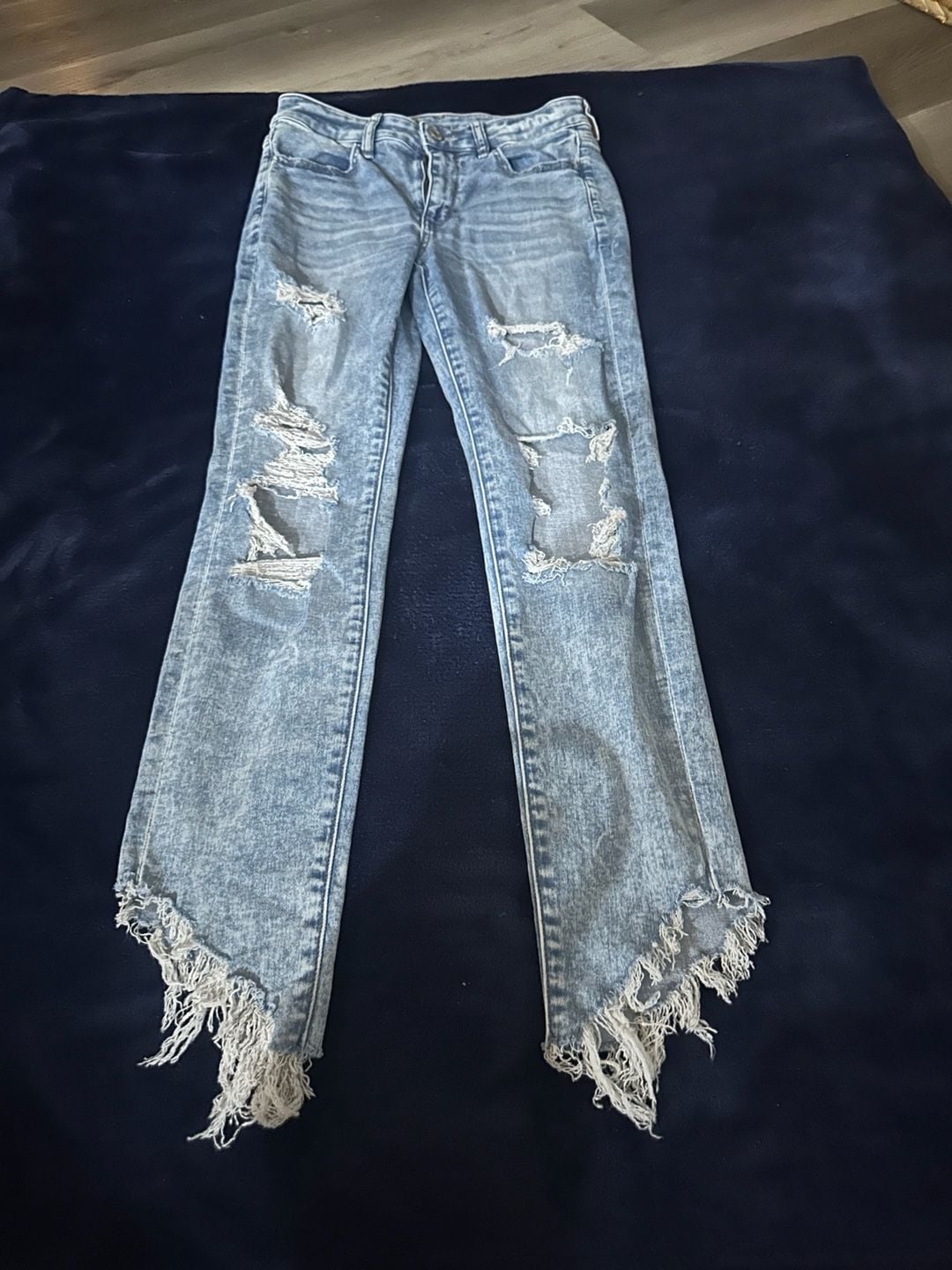 American Eagle Distressed Fringe Hem Jeans Size 8 long 2