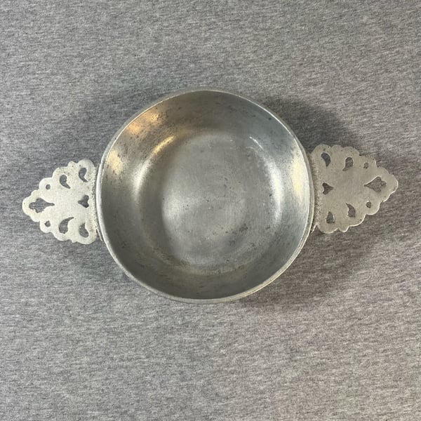 Wilton Armetale Plough Tavern Double Handled Pewter Porringer Bowl