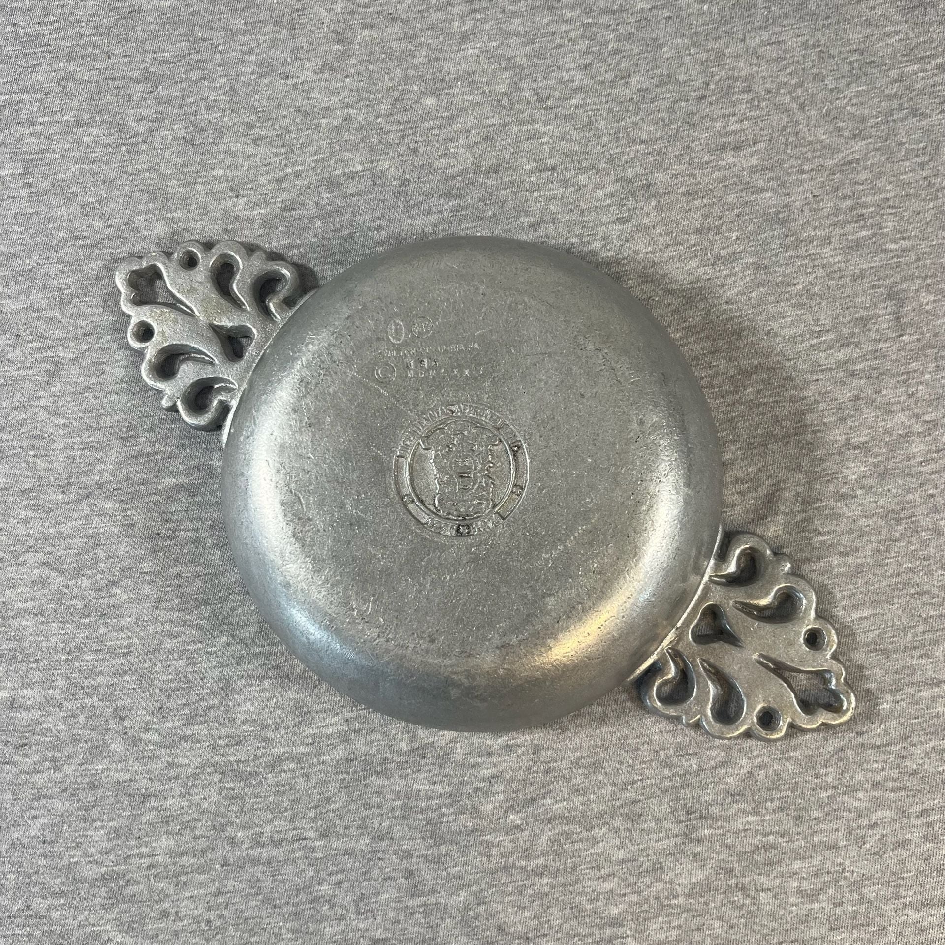 Wilton Armetale Plough Tavern Double Handled Pewter Porringer Bowl 2