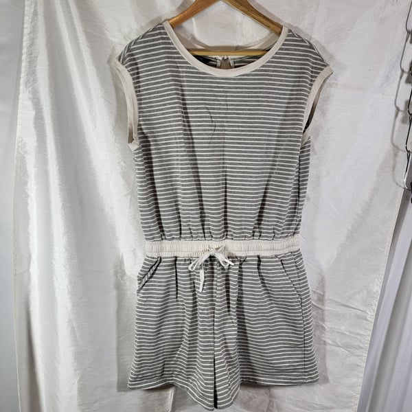 Dokotoo Striped Romper Size L Gray White Cap Sleeve Drawstring Waist Casual