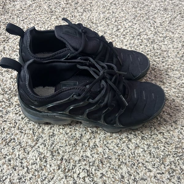 Nike Air Vapormax Plus Triple Black Sneakers
