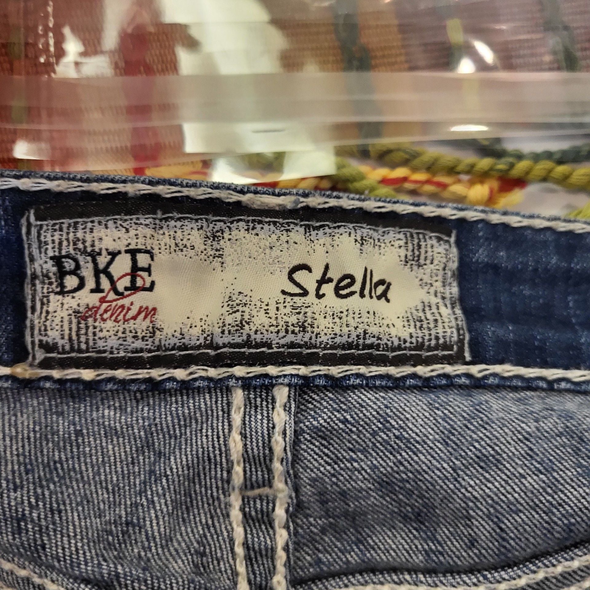 BKE Stella Cropped Jeans Size 28 Distressed Blue Denim Capri Cuffed 4
