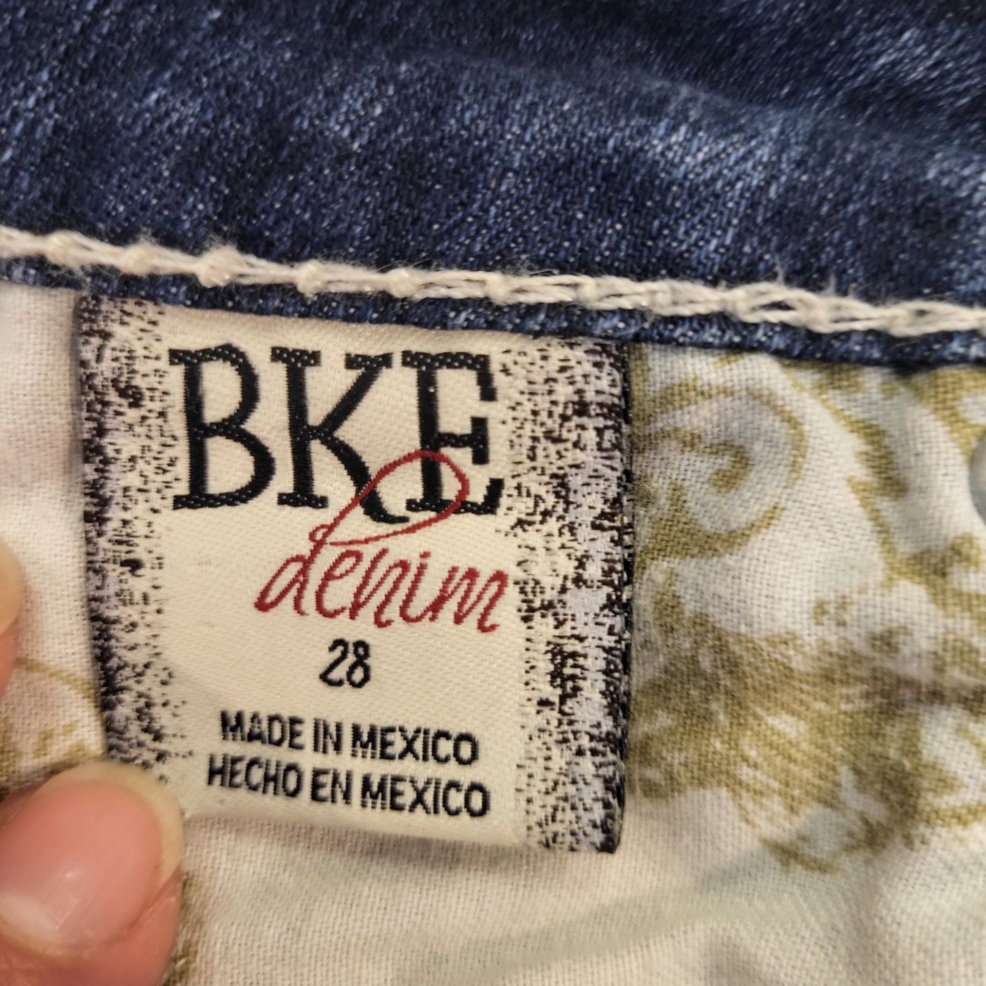 BKE Stella Cropped Jeans Size 28 Distressed Blue Denim Capri Cuffed 6