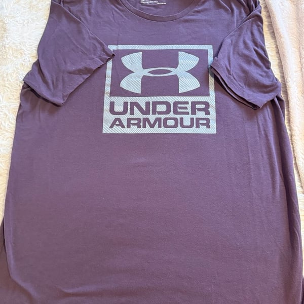 Under Armour Boxed Sport Style T-Shirt Size Large Purple